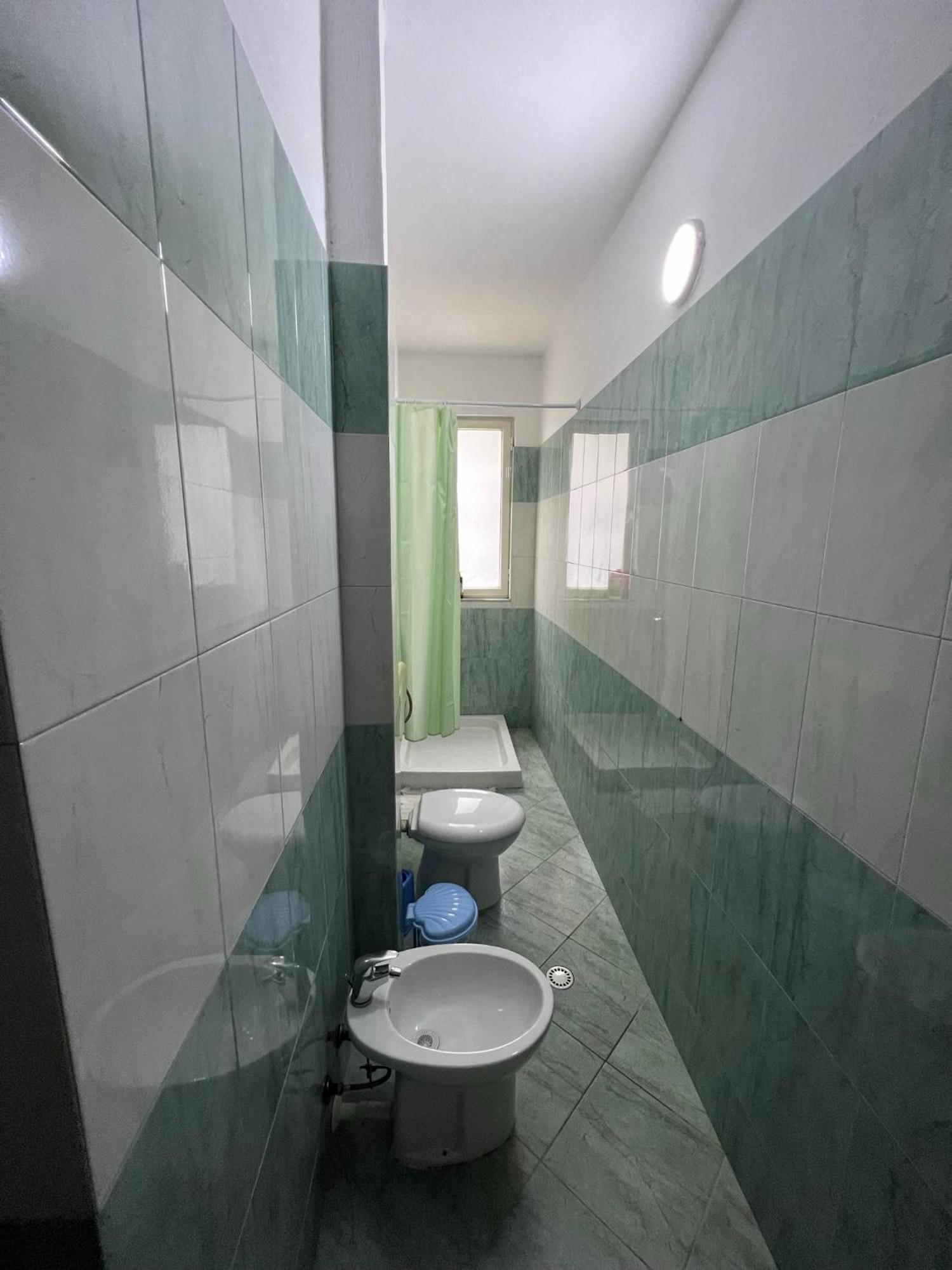 Vivi La Tua Vacanza Con L'Appartamento 1 Di Ervin! Enjoy Your Holiday With Ervin'S Apartment 1! Vlore Bagian luar foto