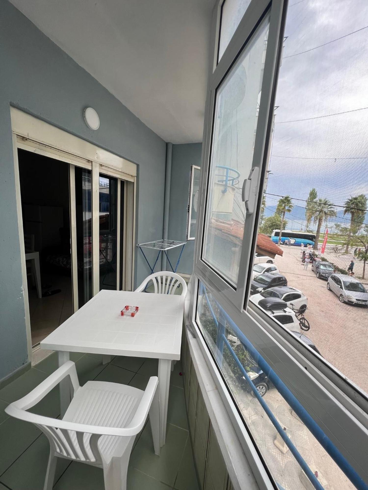Vivi La Tua Vacanza Con L'Appartamento 1 Di Ervin! Enjoy Your Holiday With Ervin'S Apartment 1! Vlore Bagian luar foto